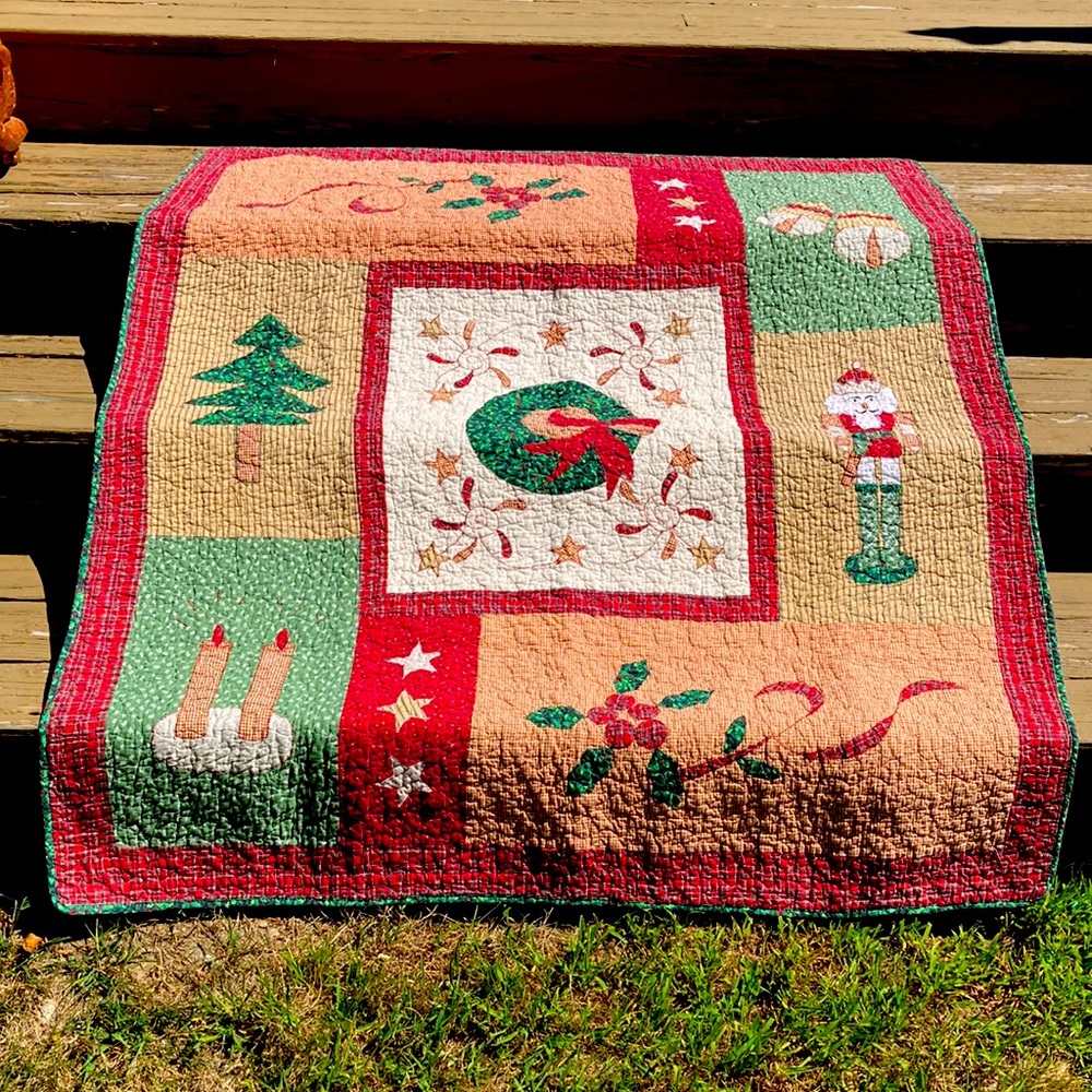 CHRISTMAS HOLIDAY THROW BLANKET